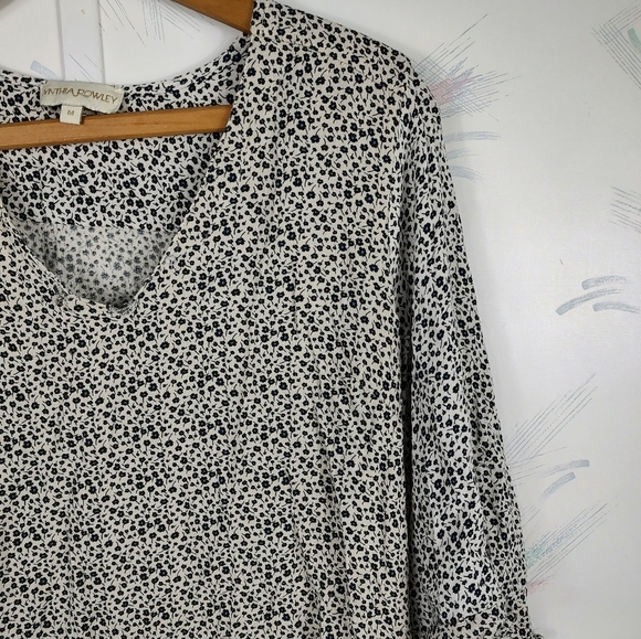 Cynthia Rowley Floral Print V-neck Top - Picture 2 of 10